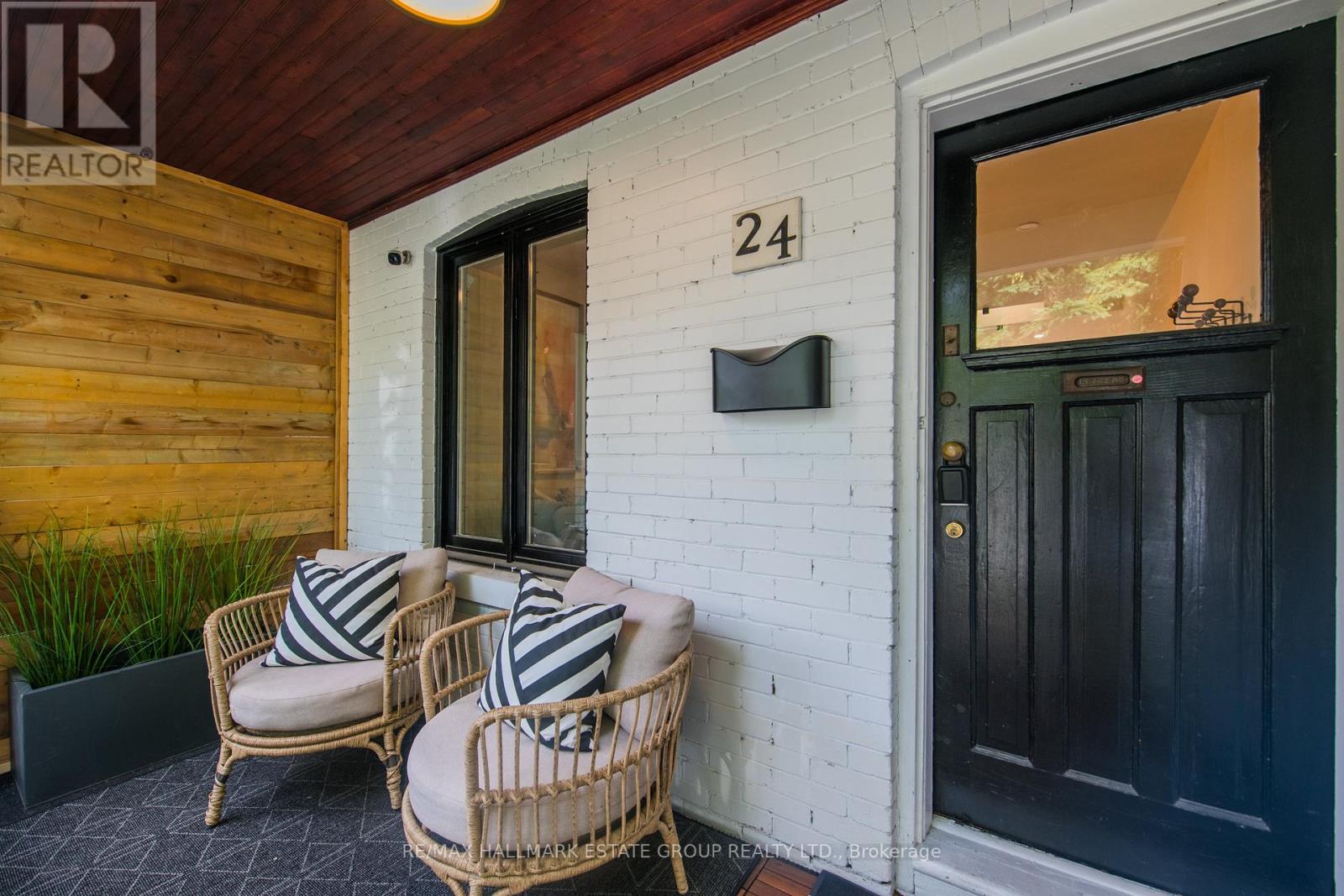 24 PICKERING STREET