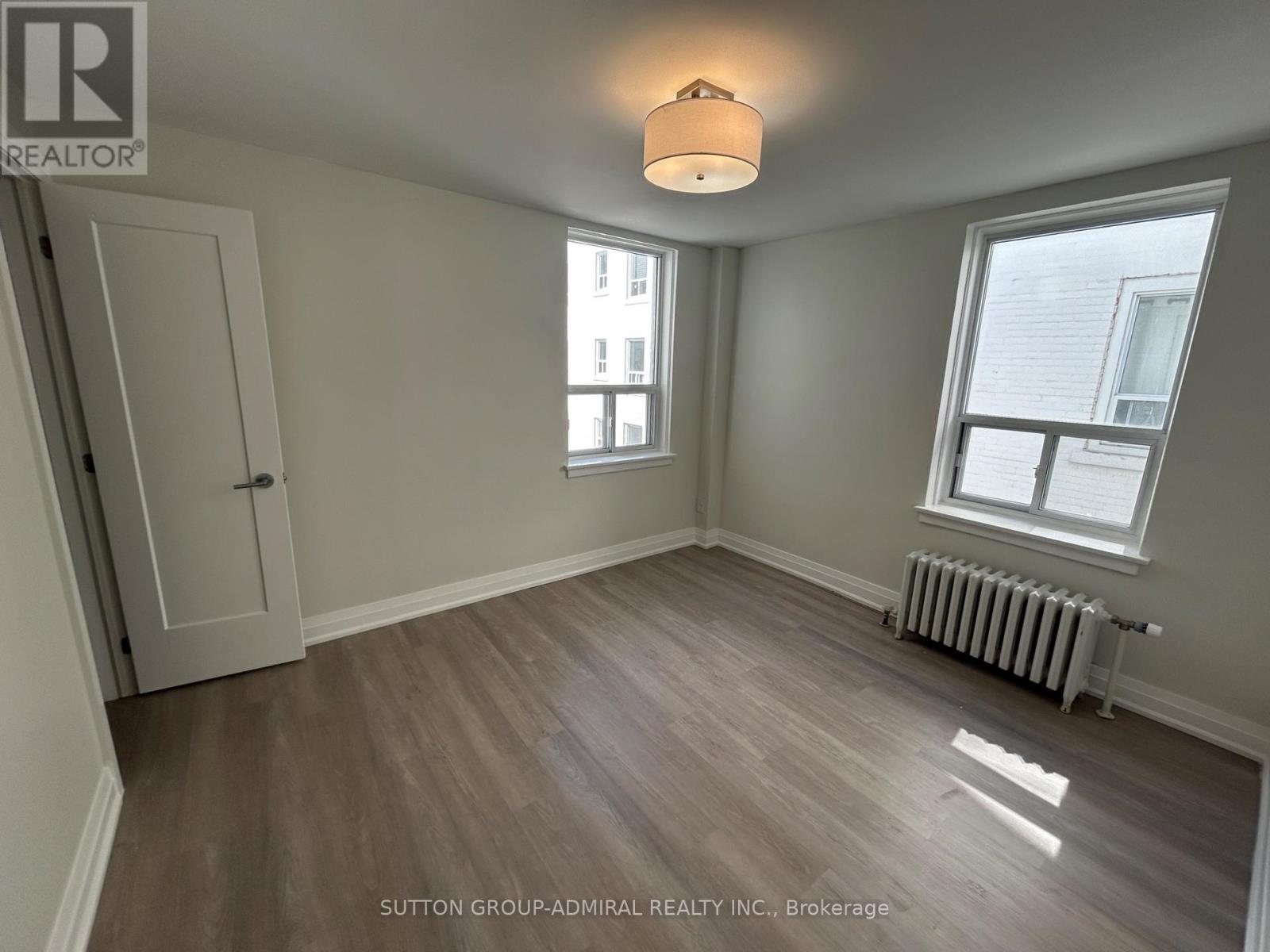 301 - 697 EGLINTON AVENUE W