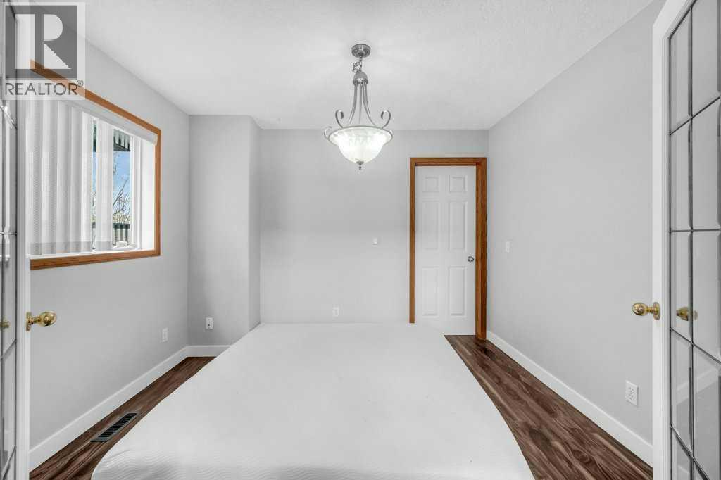 104 Taracove Crescent NE