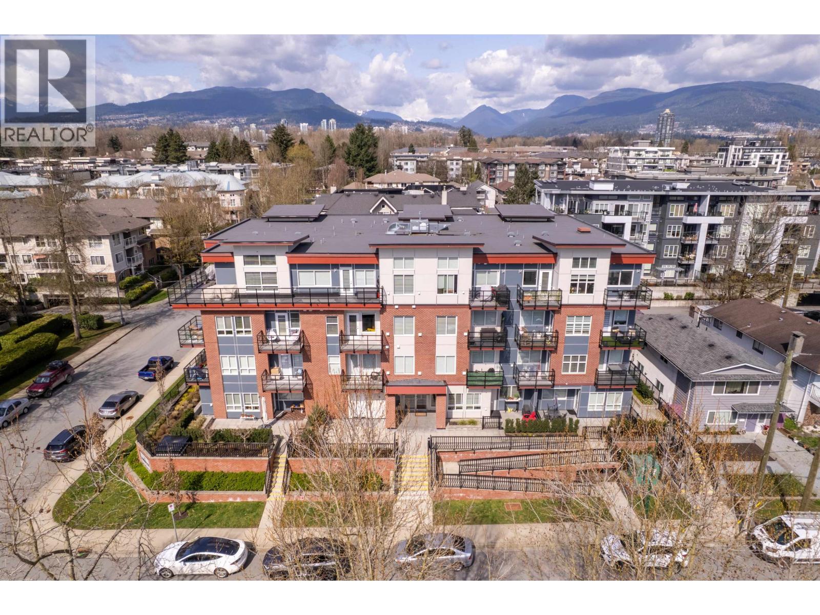 204 2389 HAWTHORNE AVENUE