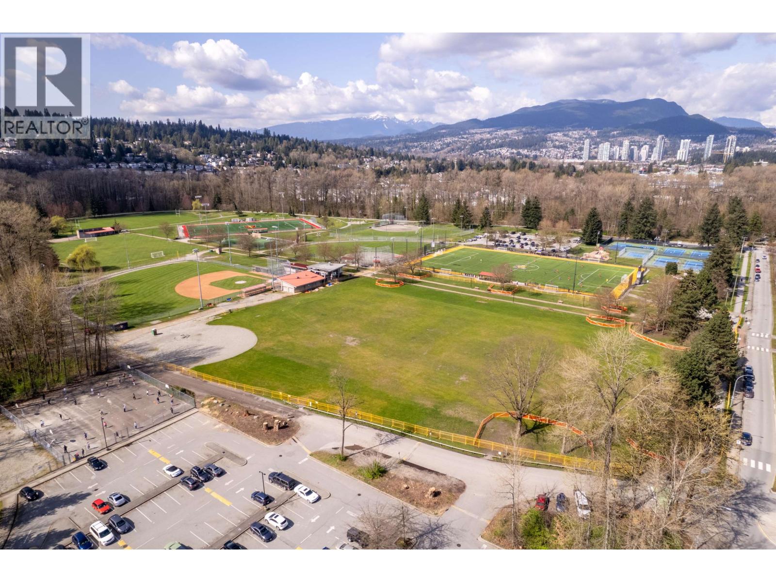 204 2389 HAWTHORNE AVENUE