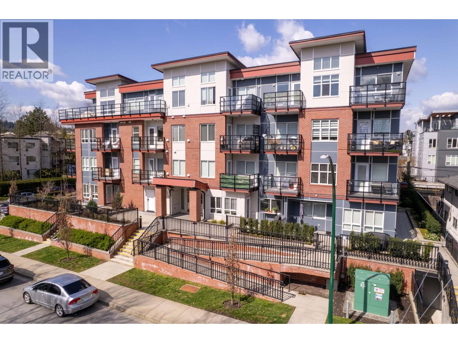 204 2389 HAWTHORNE AVENUE