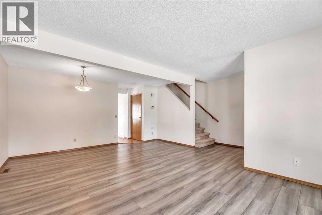 103 Riverglen Park SE