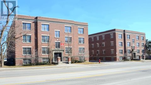 359-363 DUCKWORTH STREET Barrie (Grove East) ON L4M3X8