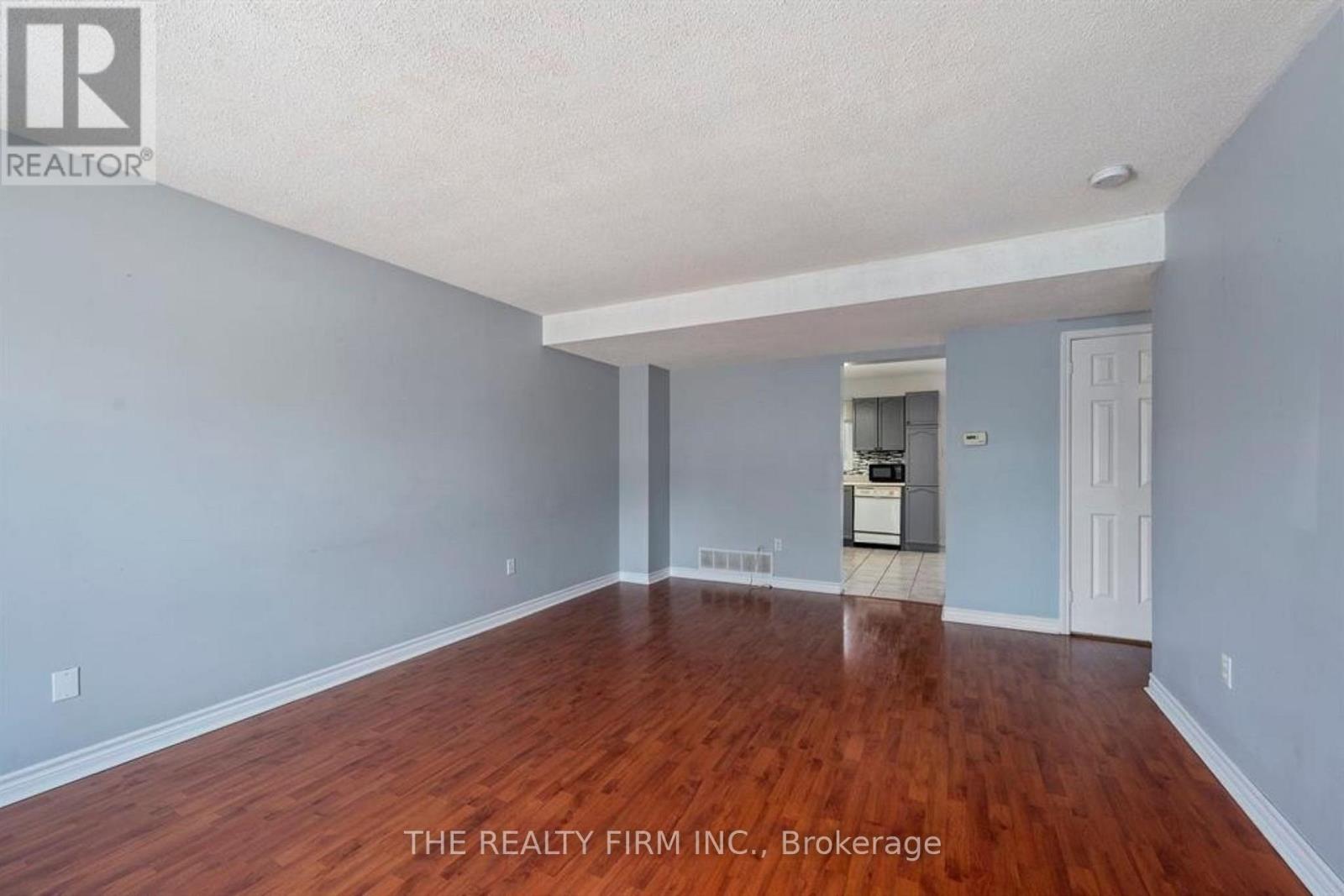 60 - 151 MARTINET AVENUE