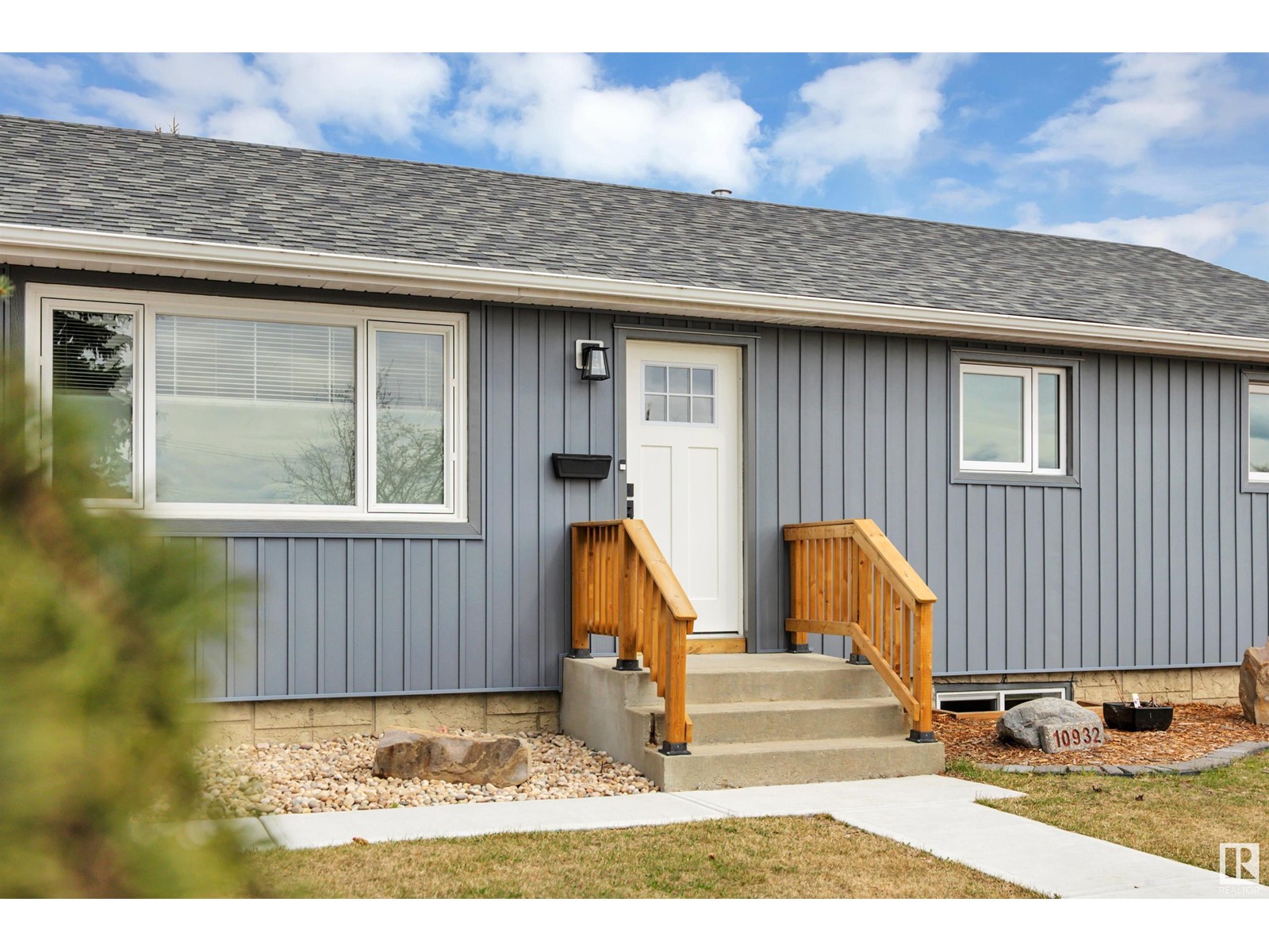 10932 136 AV NW