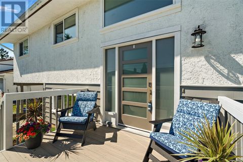 2128 Skylark Lane Sidney BC V8L1Y4