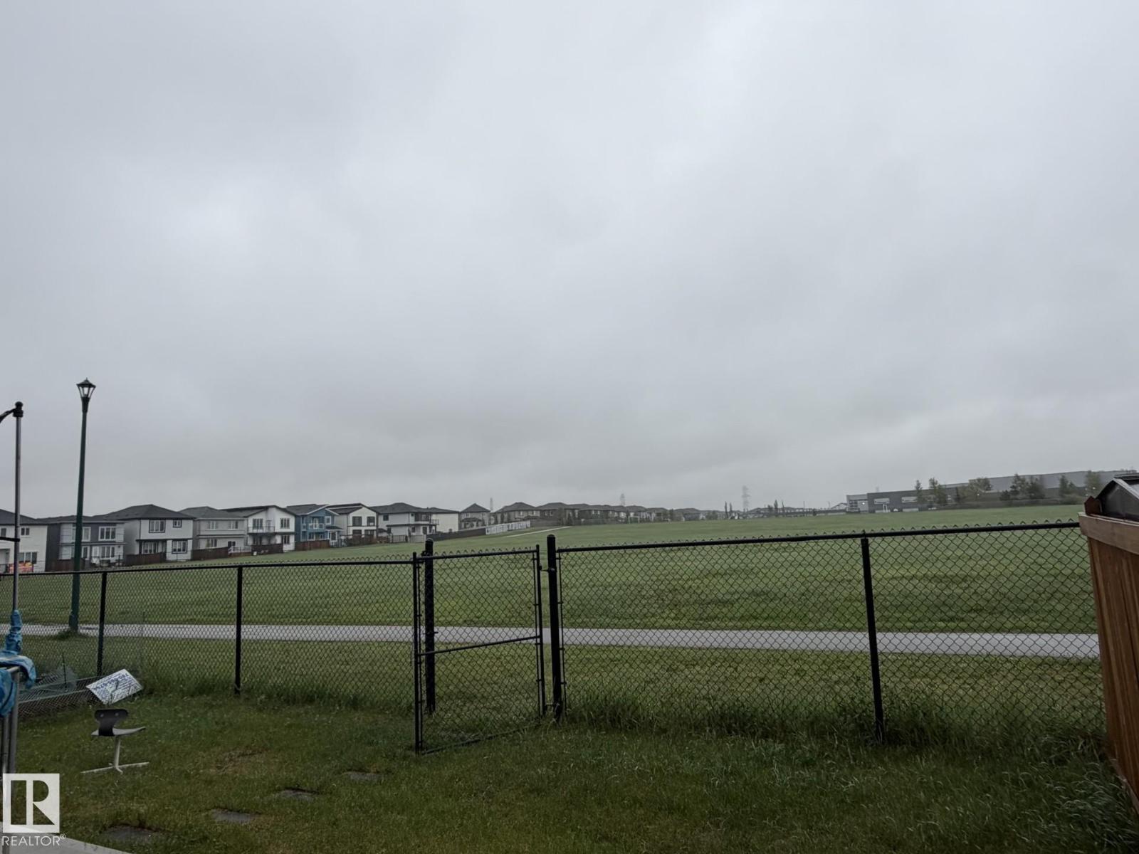 2123 18 AV NW