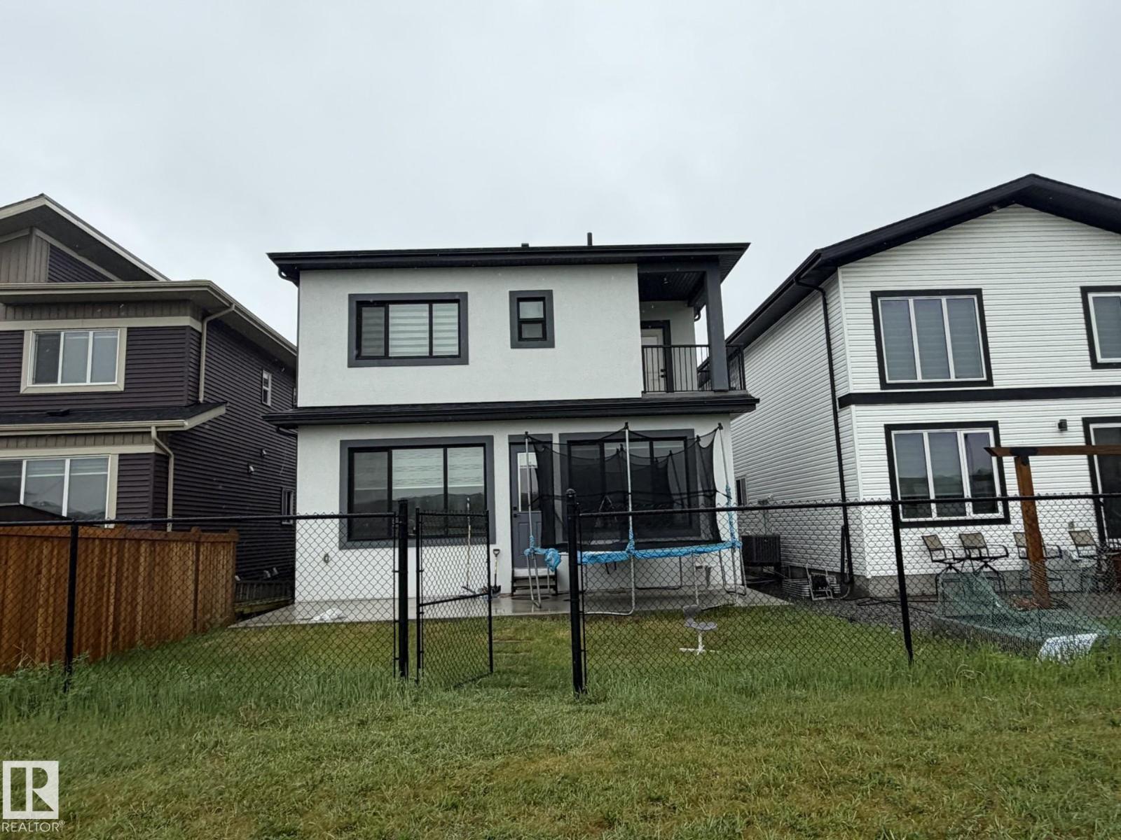 2123 18 AV NW