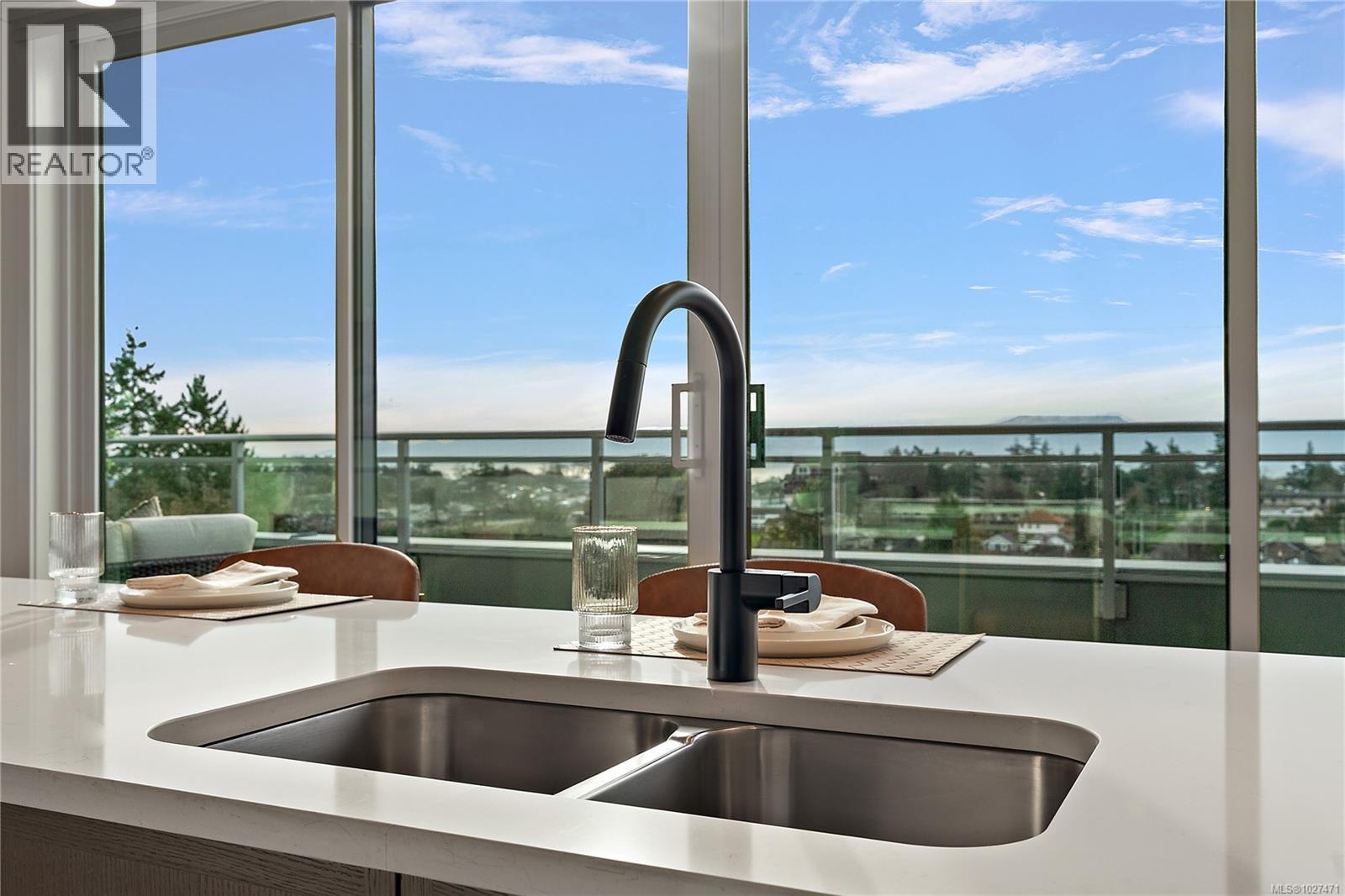 502 1102 Esquimalt Rd