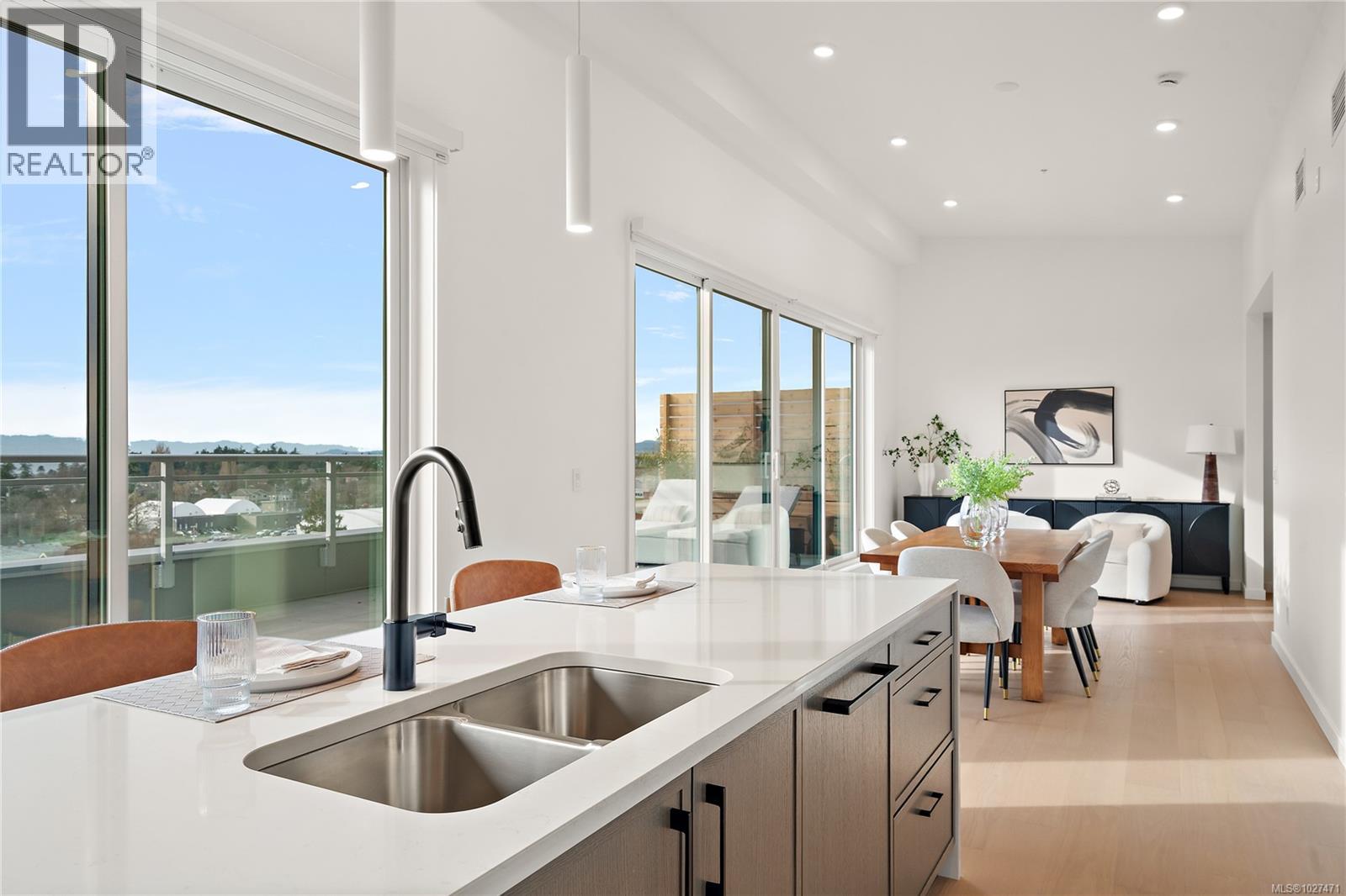 502 1102 Esquimalt Rd