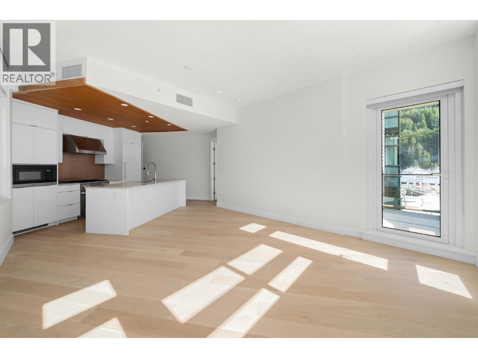 404 6699 NELSON AVENUE