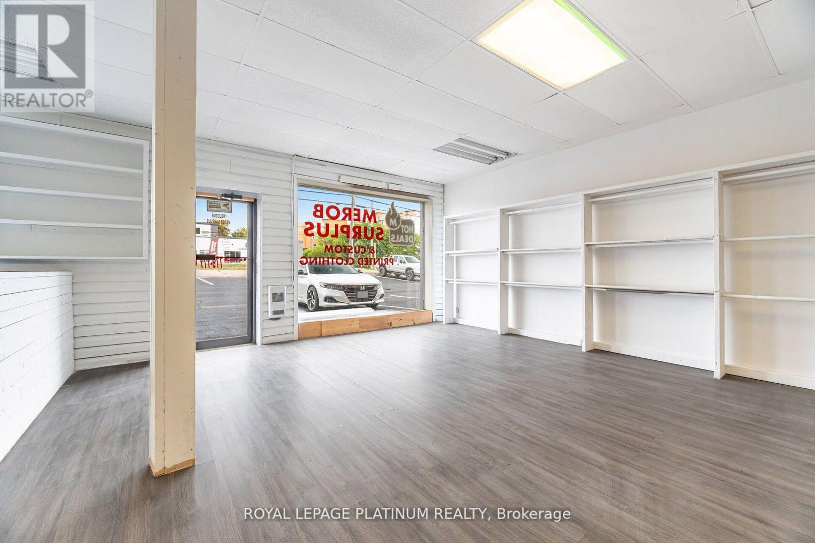 4 - 481 DUNDAS STREET W