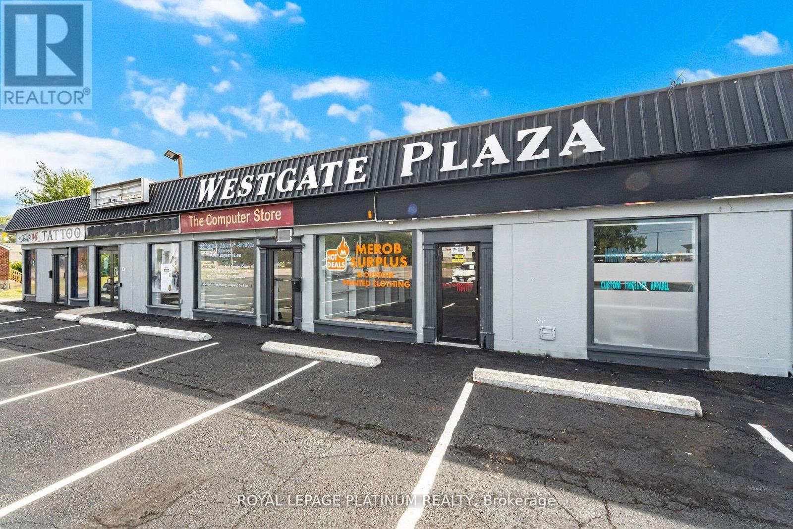 4 - 481 DUNDAS STREET W