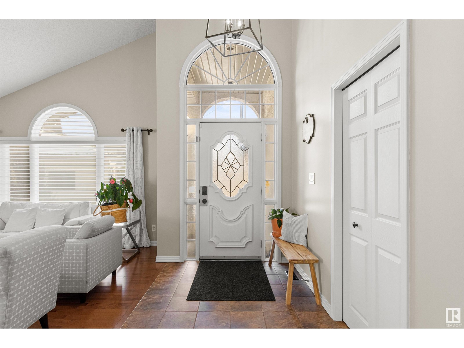 11235 10A AV NW