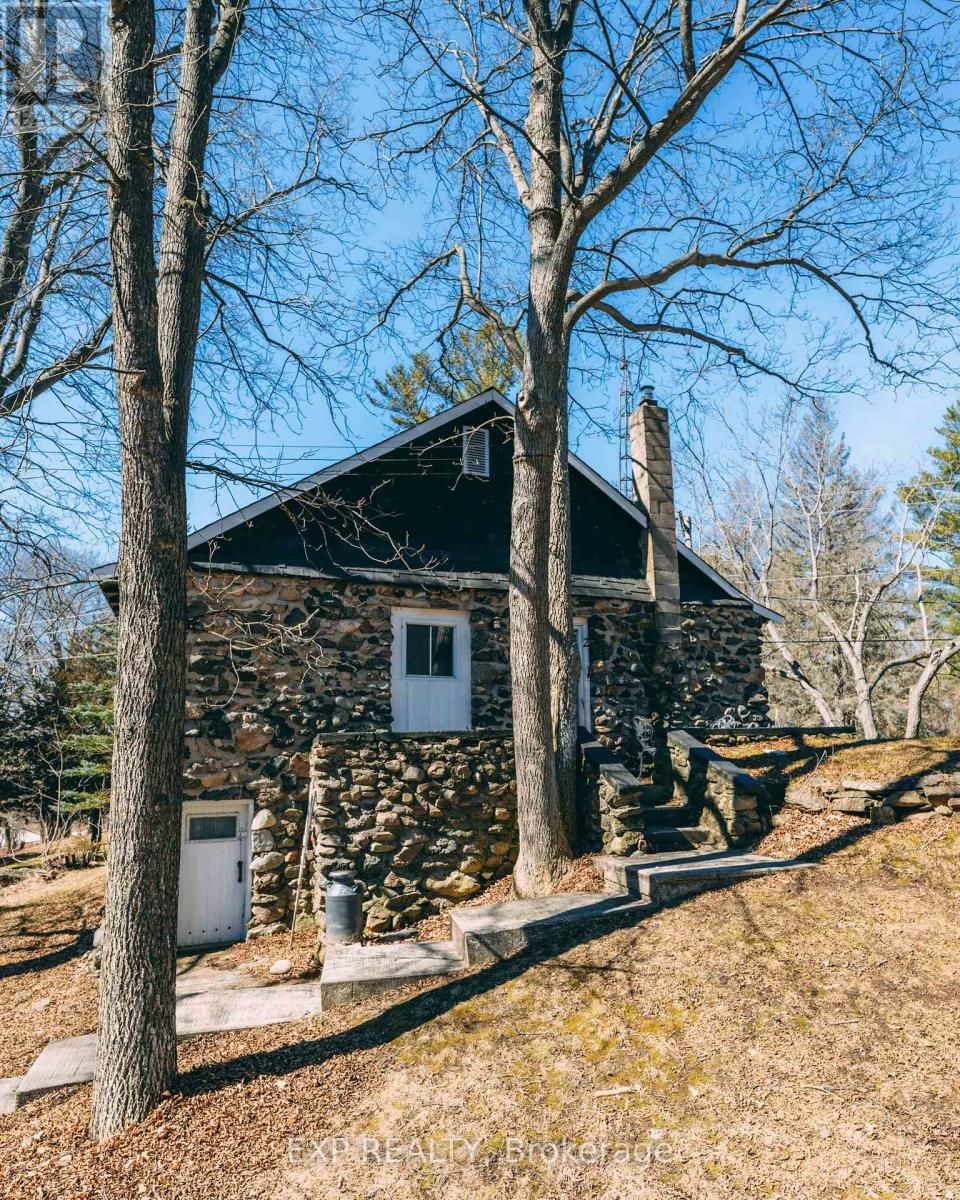 2585 BOLINGBROKE ROAD