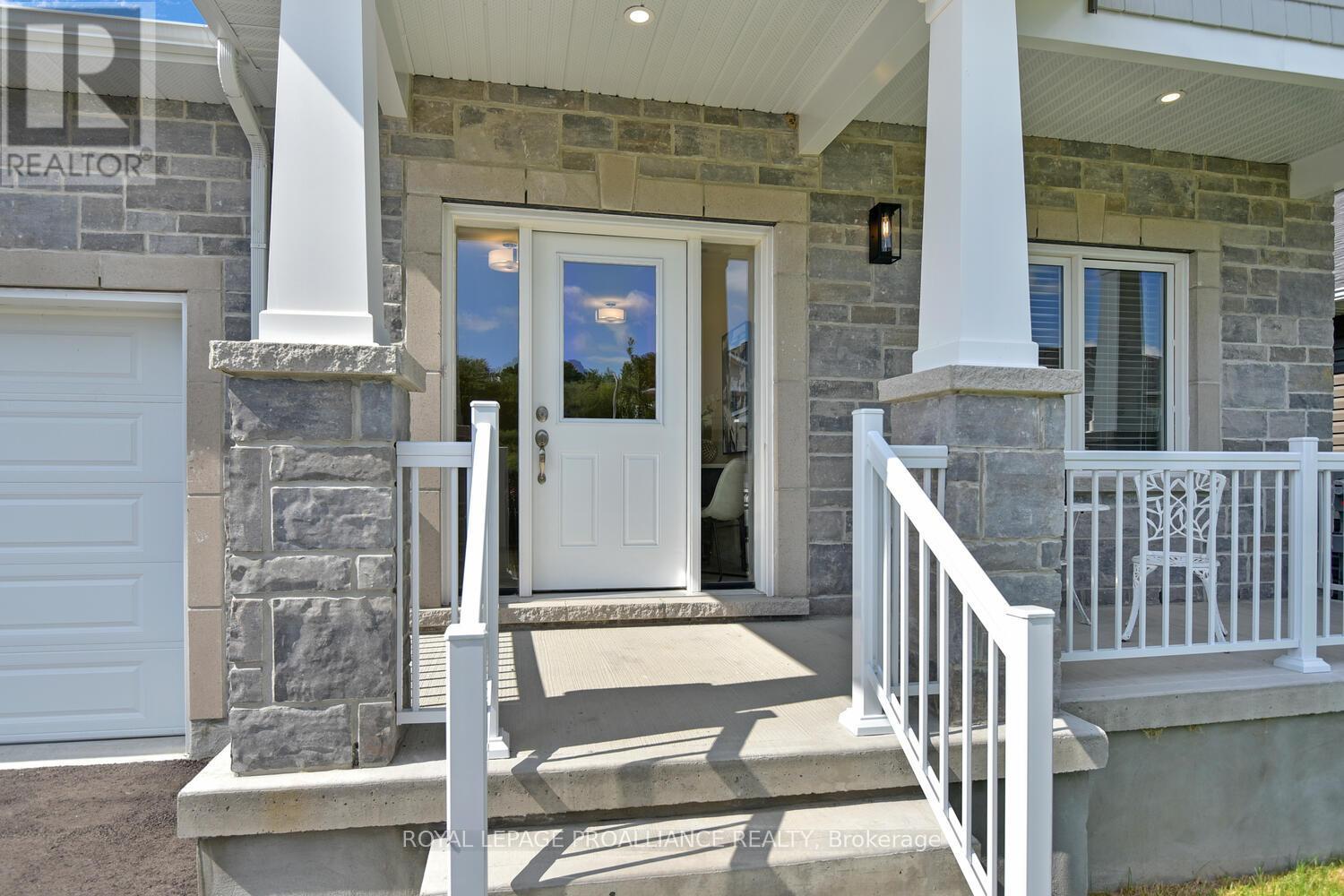 33 DOUGLAS MARSHALL CRESCENT