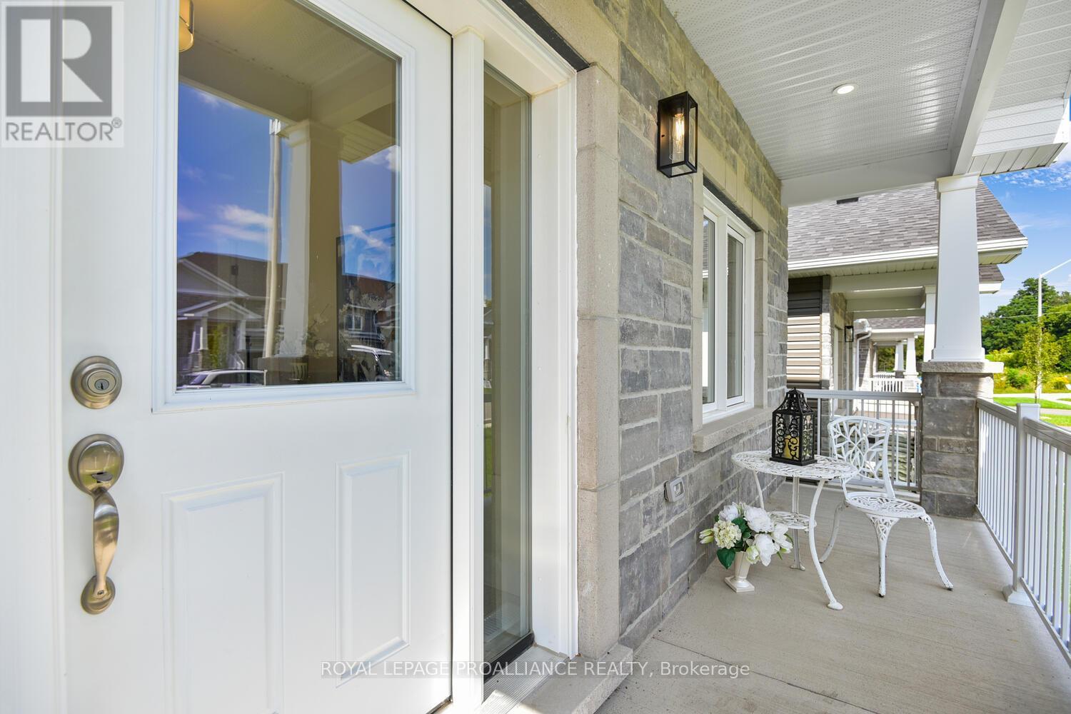 33 DOUGLAS MARSHALL CRESCENT