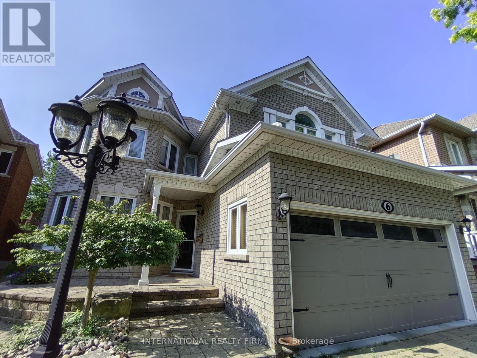 6 MORTIMER CRESCENT
