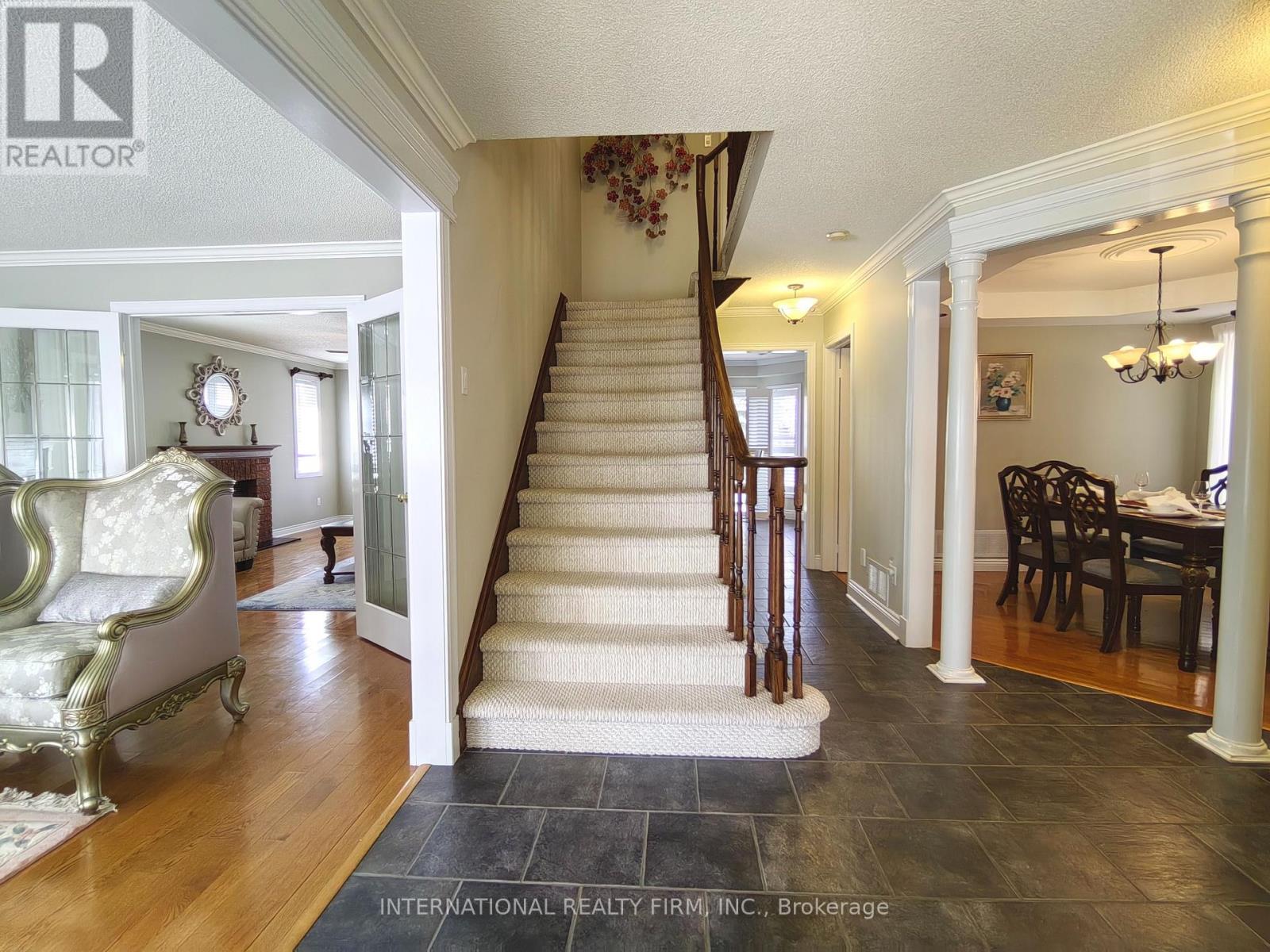 6 MORTIMER CRESCENT
