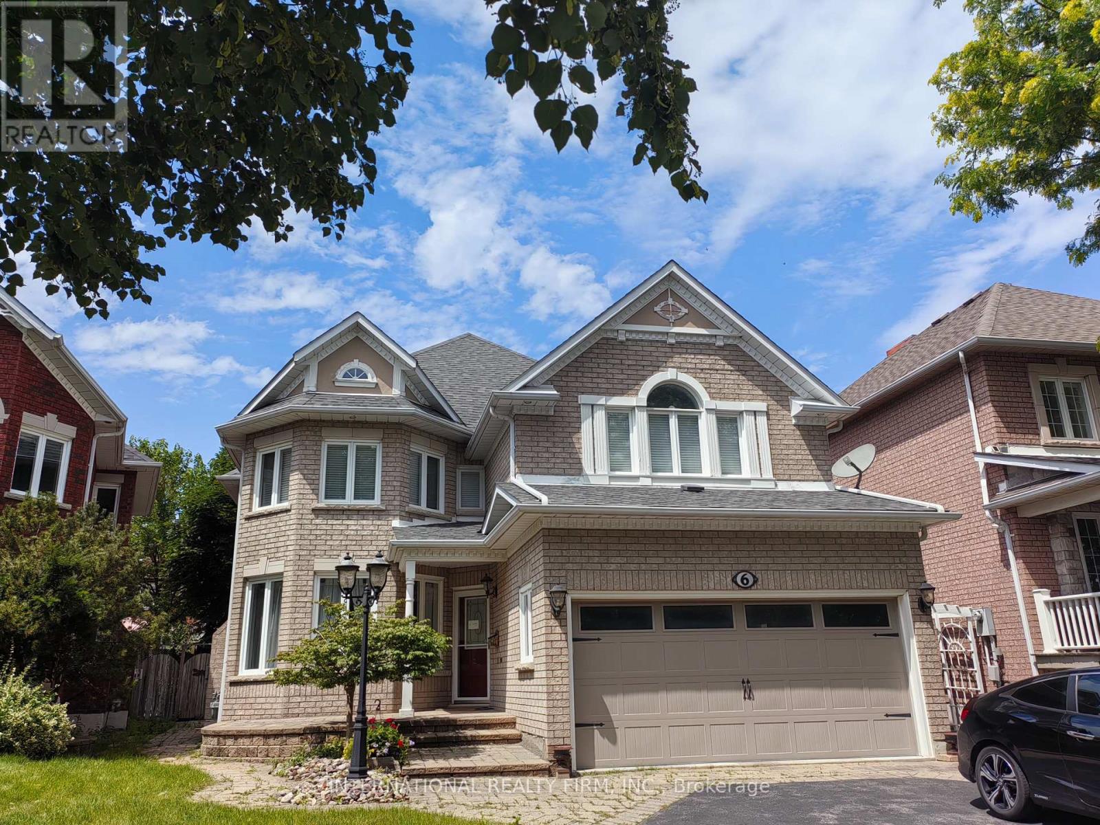6 MORTIMER CRESCENT