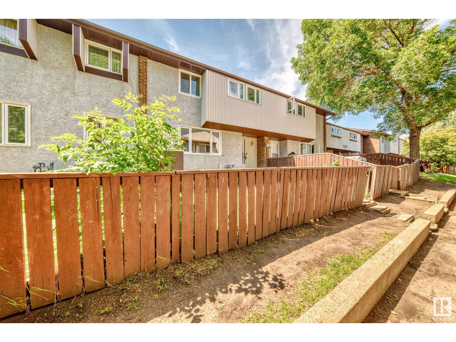 #16 14225 82 ST NW