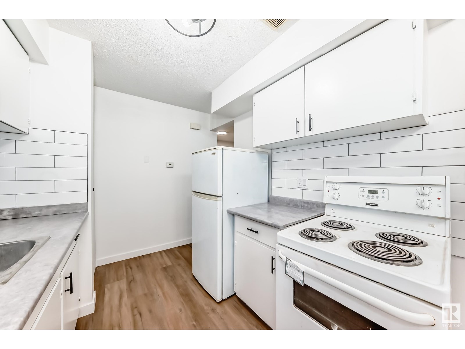 #16 14225 82 ST NW