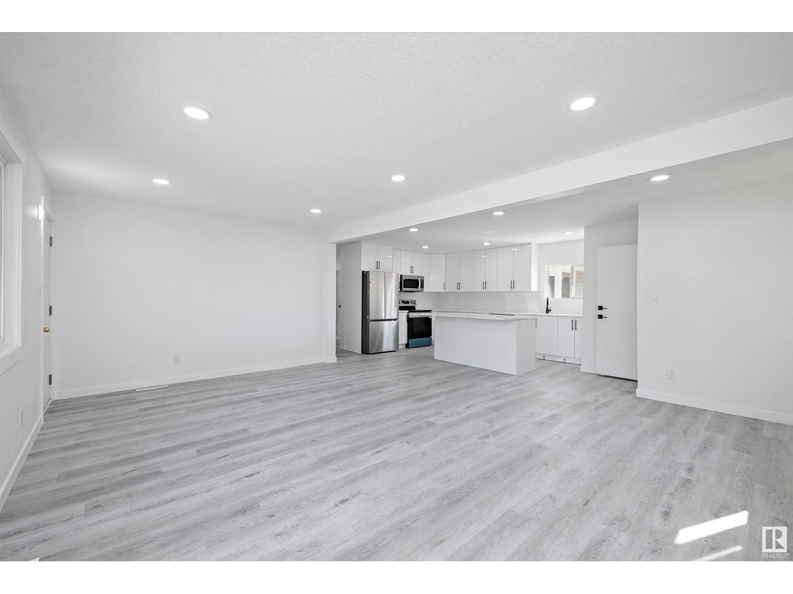 13603 137 ST NW
