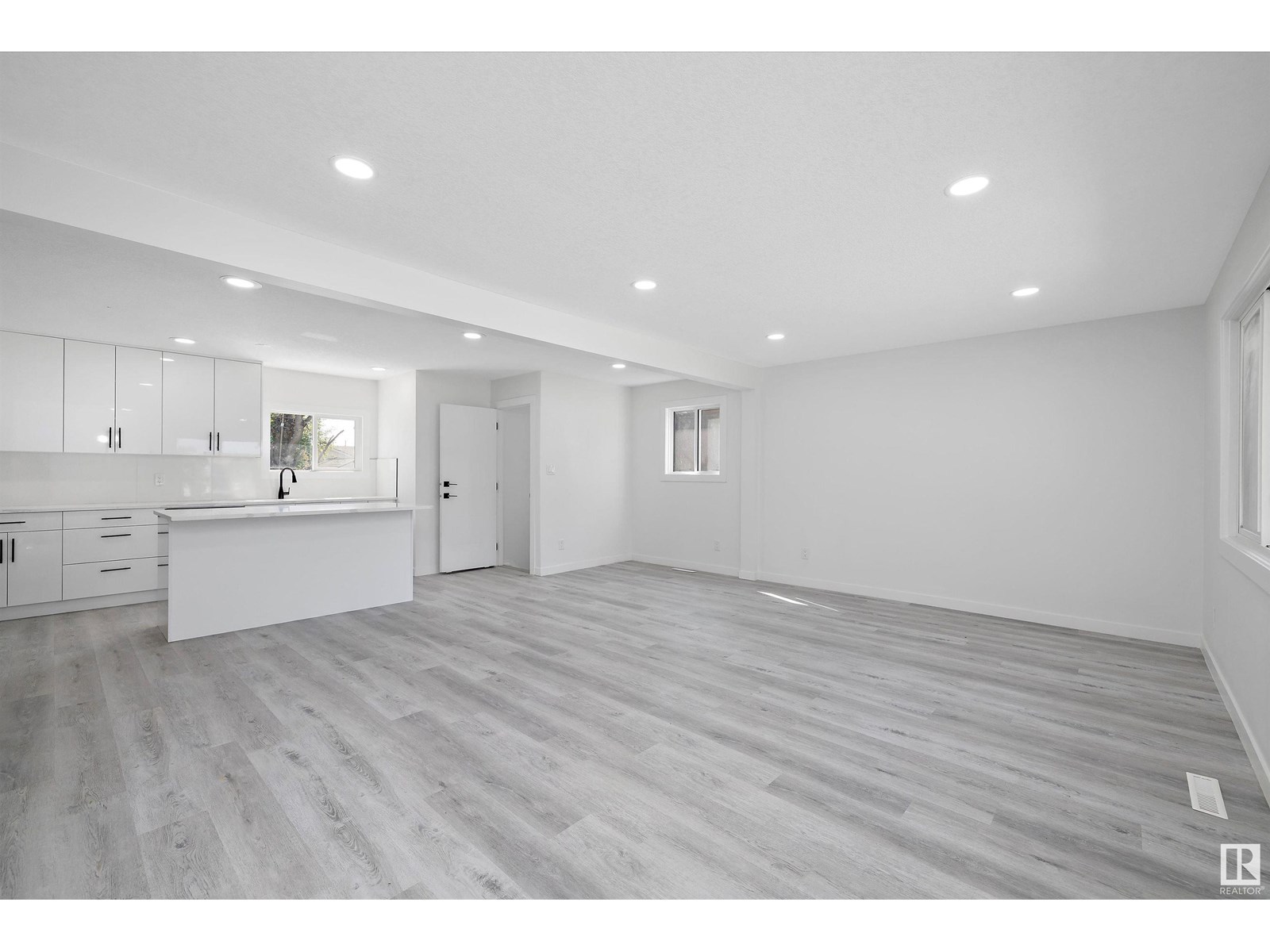 13603 137 ST NW