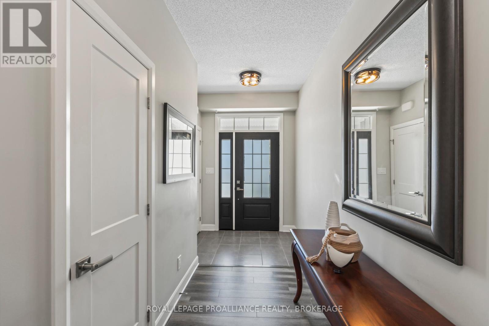 1550 DAVENPORT CRESCENT