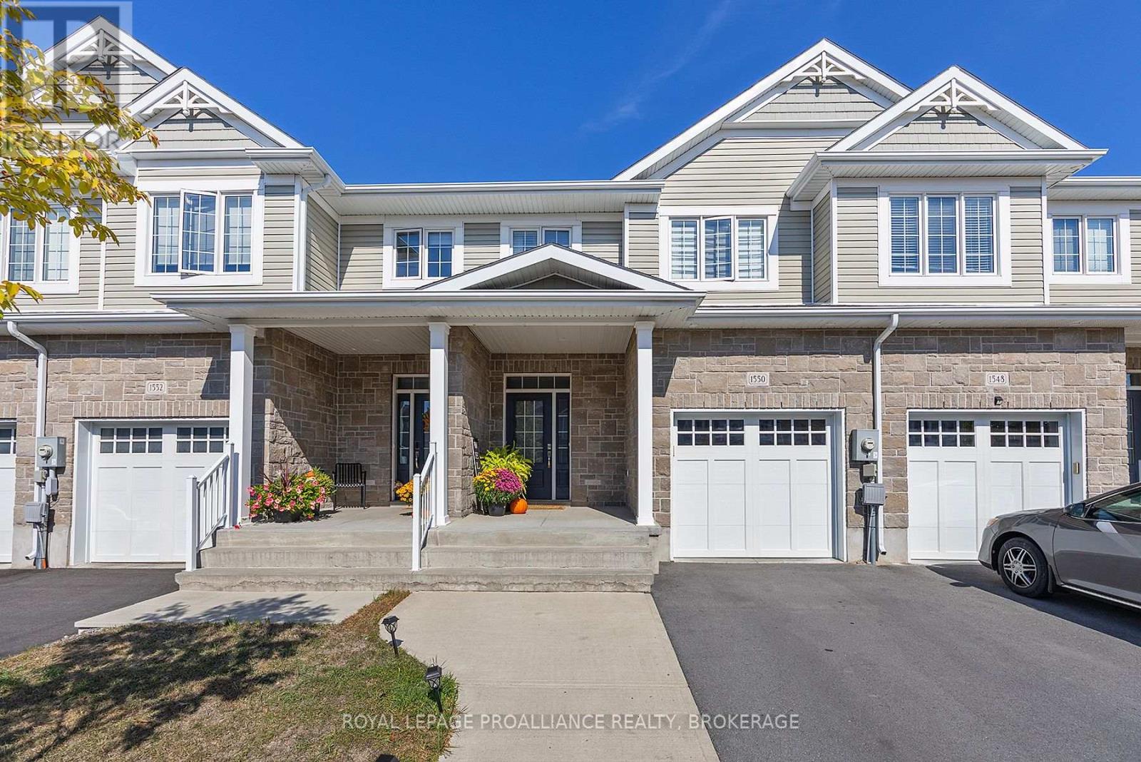 1550 DAVENPORT CRESCENT