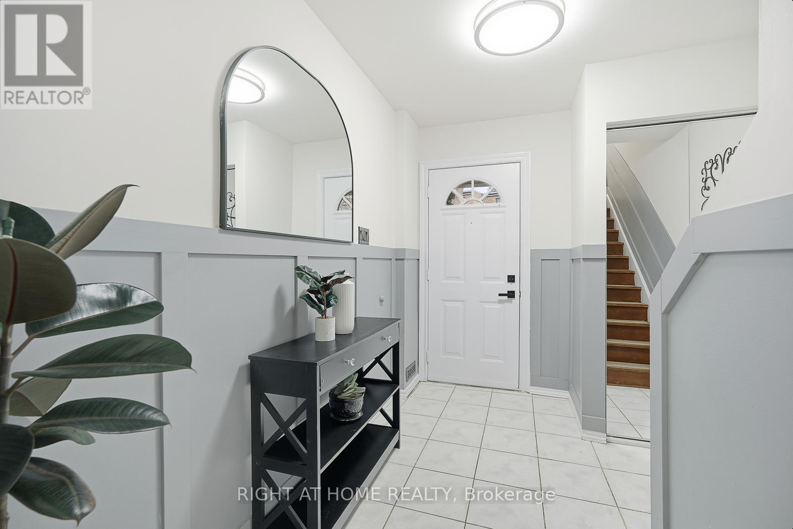 216 FLEETWOOD CRESCENT