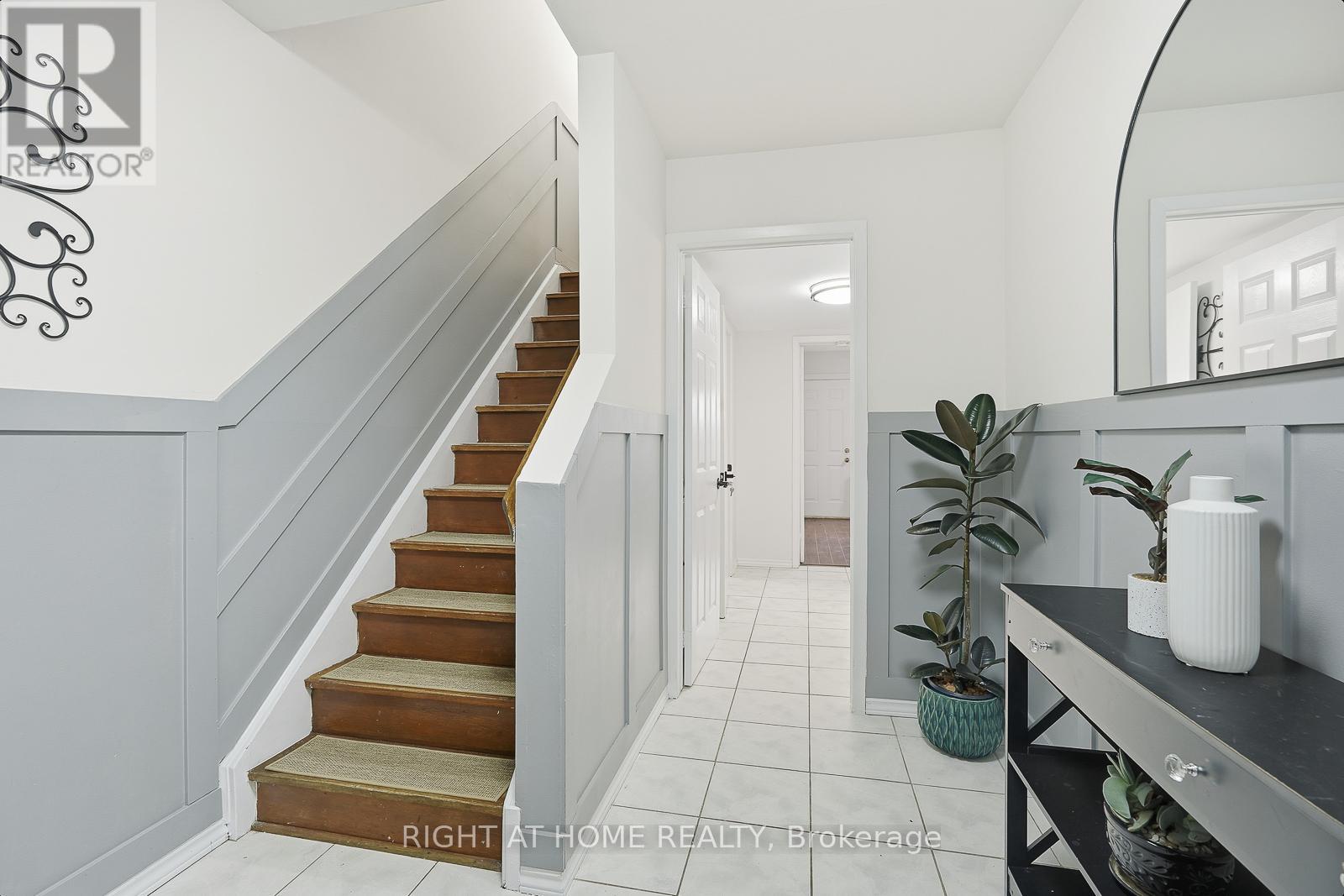 216 FLEETWOOD CRESCENT