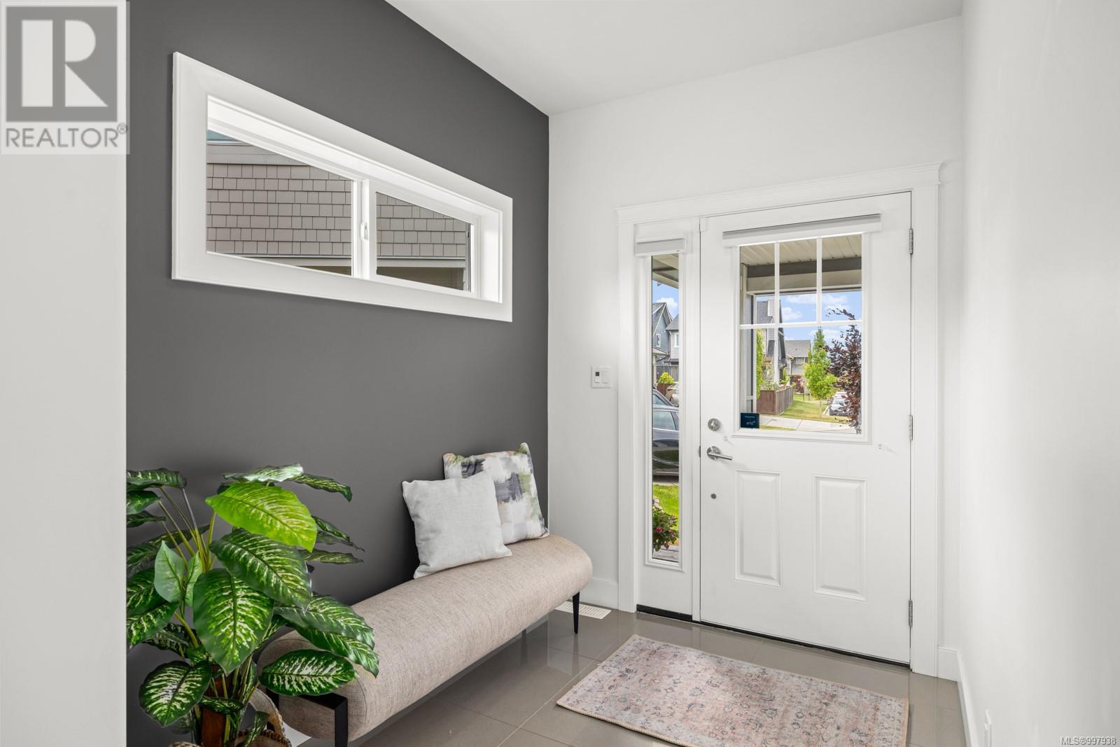 3359 Curlew St