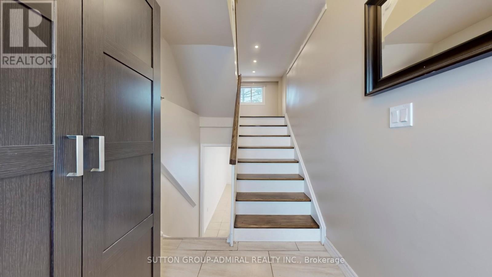 8 - 64 BRONTE STREET S