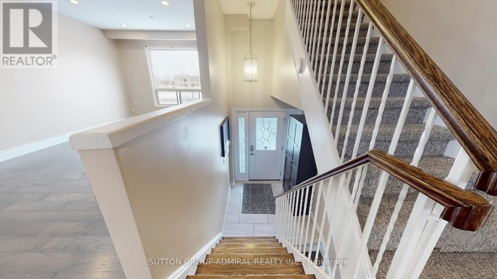 8 - 64 BRONTE STREET S