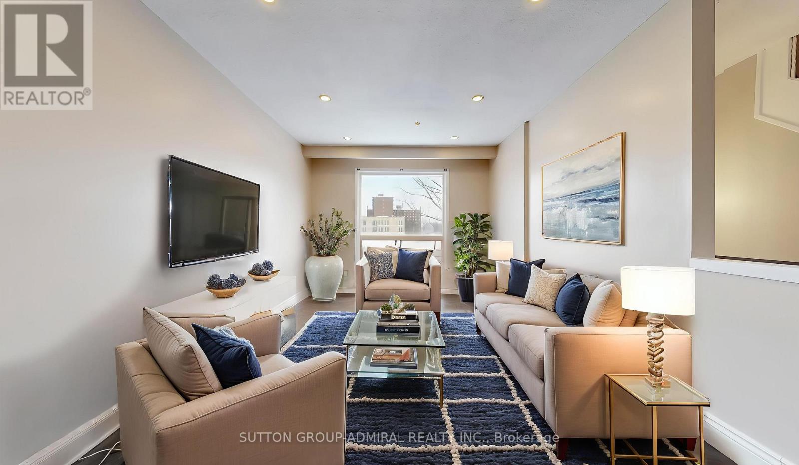 8 - 64 BRONTE STREET S