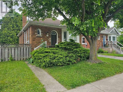 531 QUEENSDALE AVENUE Hamilton (Eastmount) ON L8V1L1