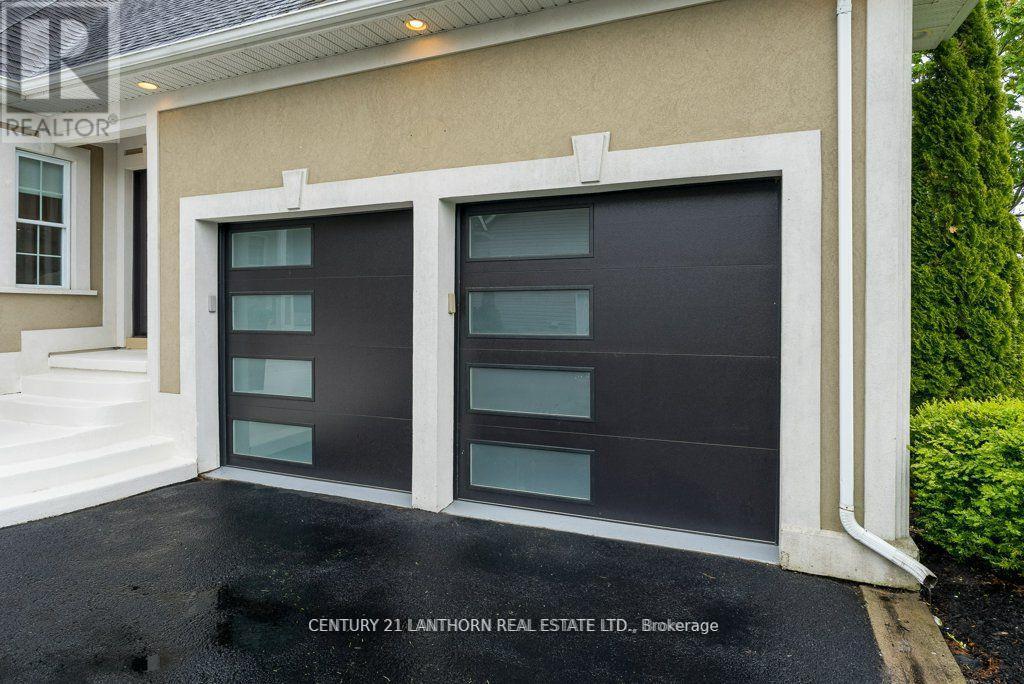 62 DAVEY CRESCENT