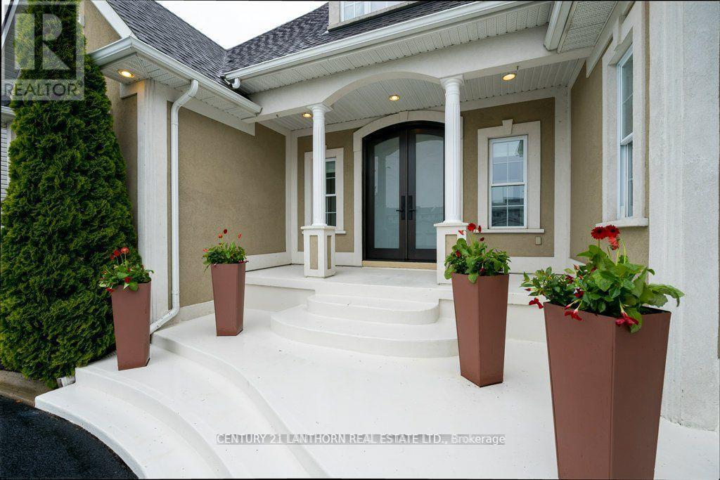 62 DAVEY CRESCENT