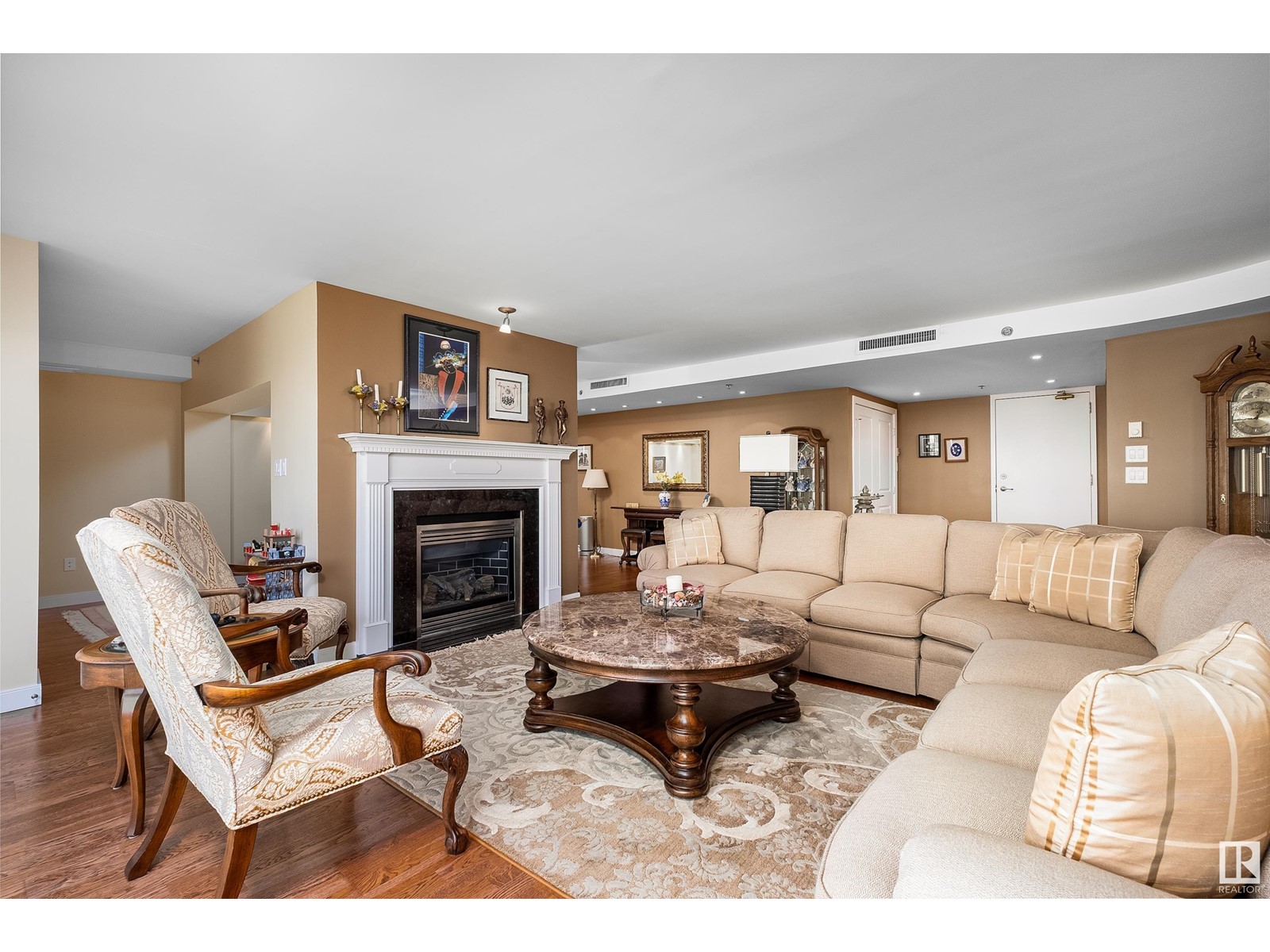 #1402 10731 Saskatchewan DR NW
