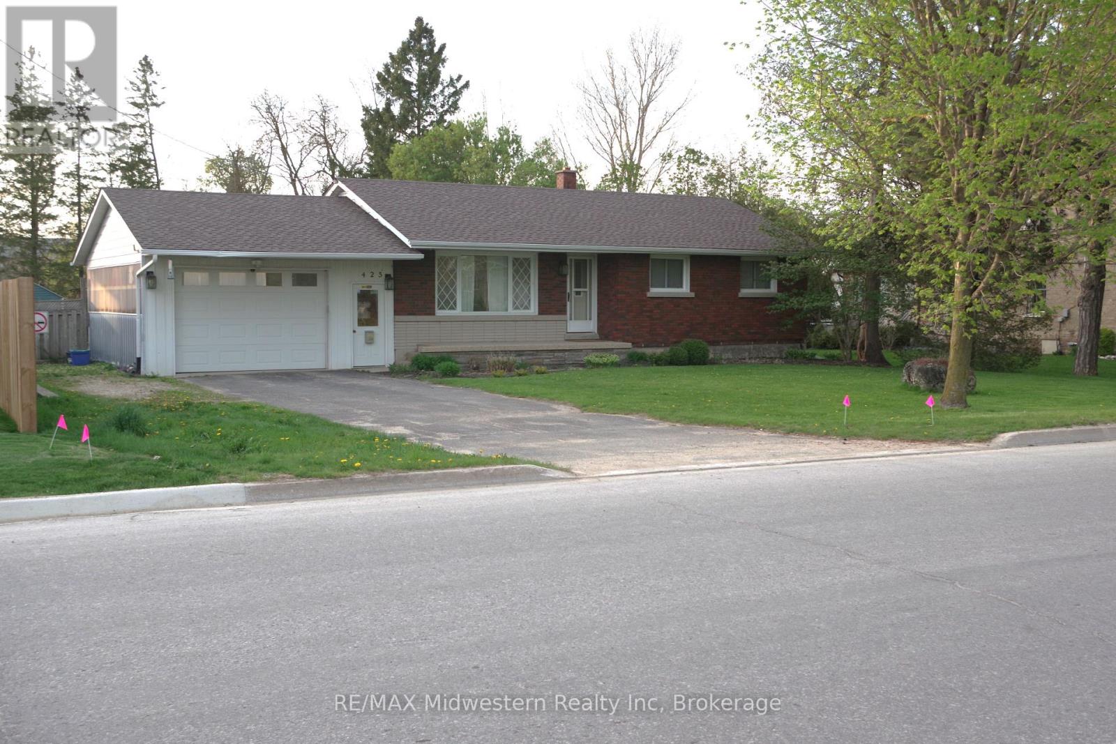 425 WELLINGTON STREET E