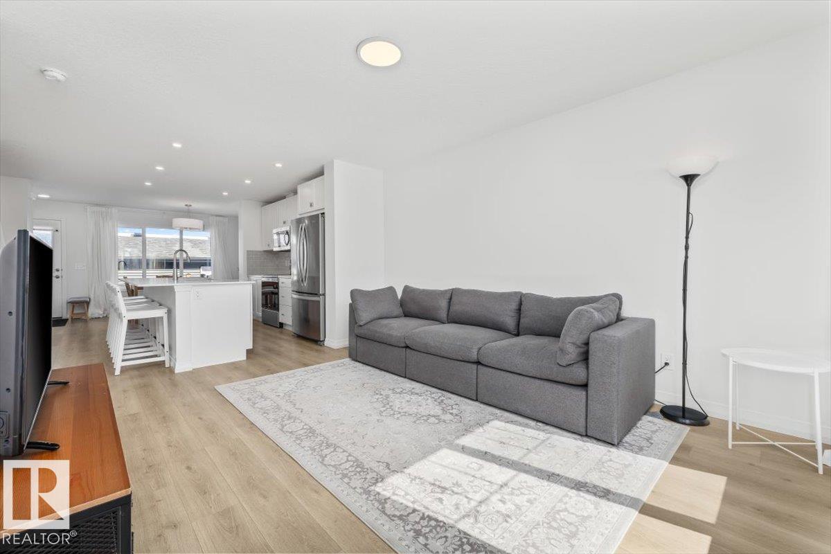 2418 TRUMPETER WY NW