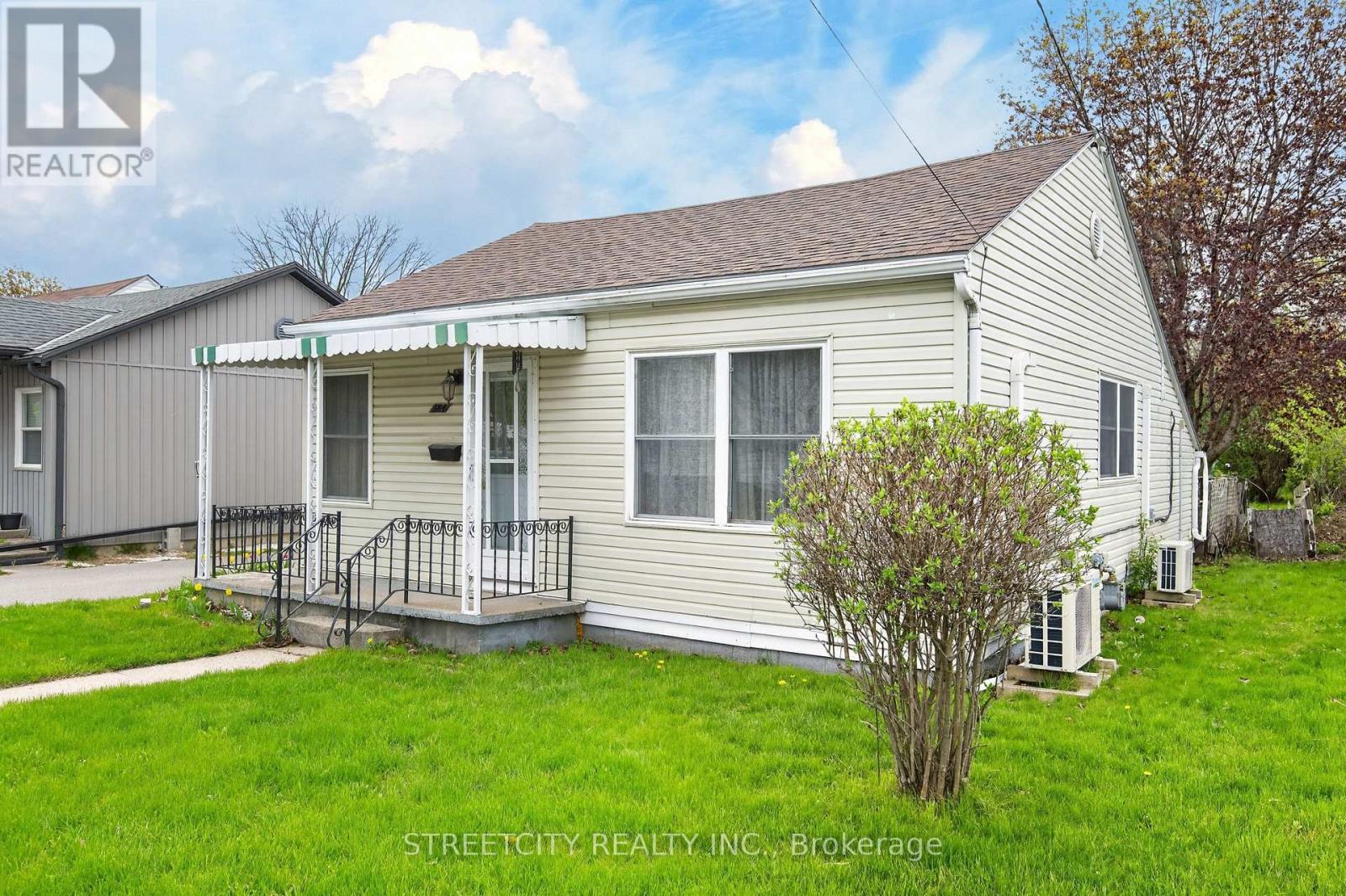 384 BROCK STREET N