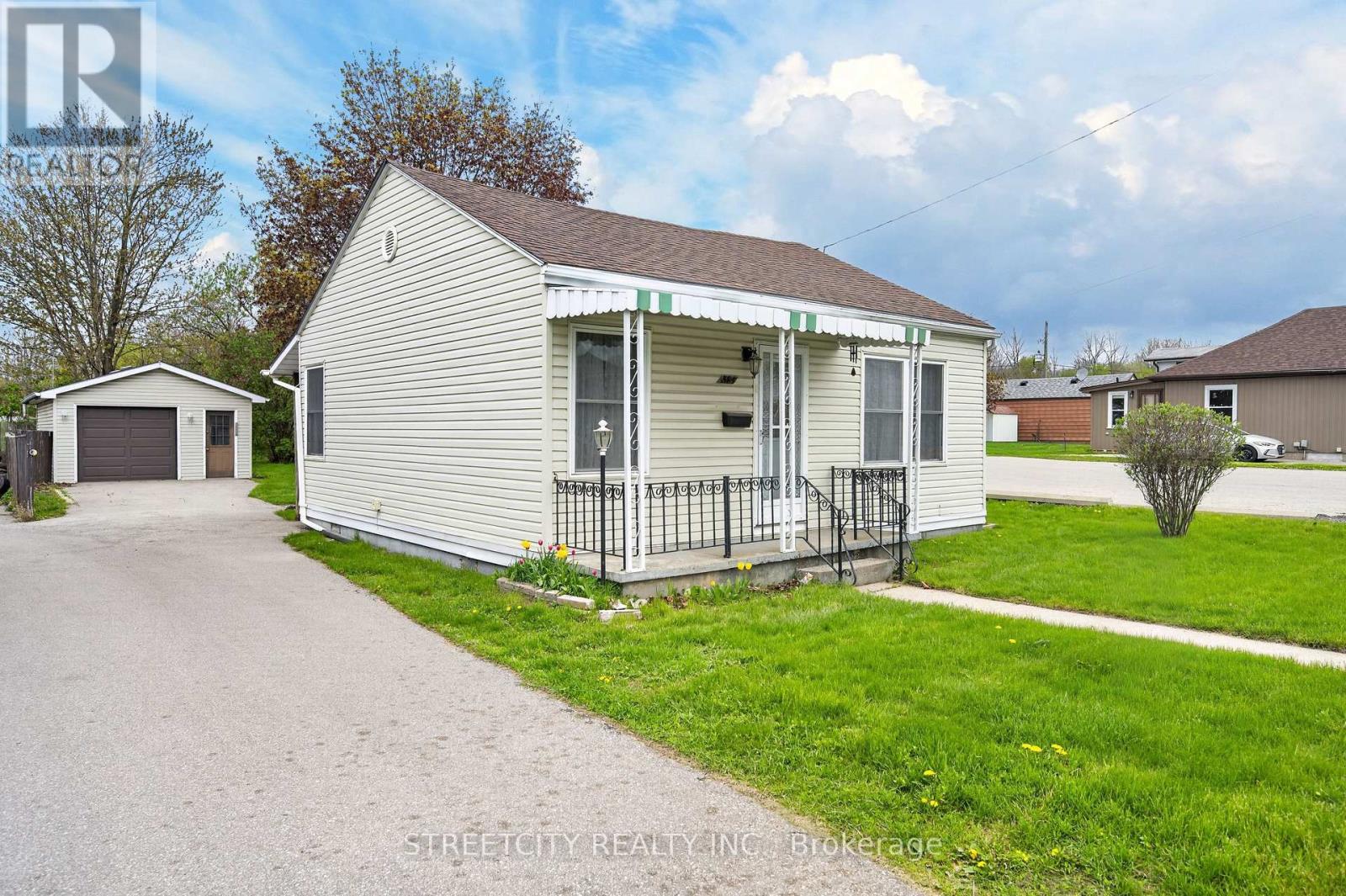 384 BROCK STREET N