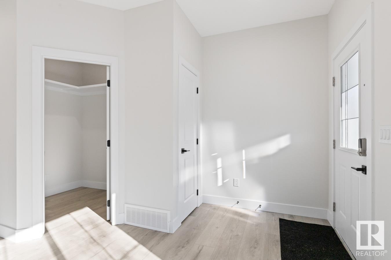 9332 89 ST NW