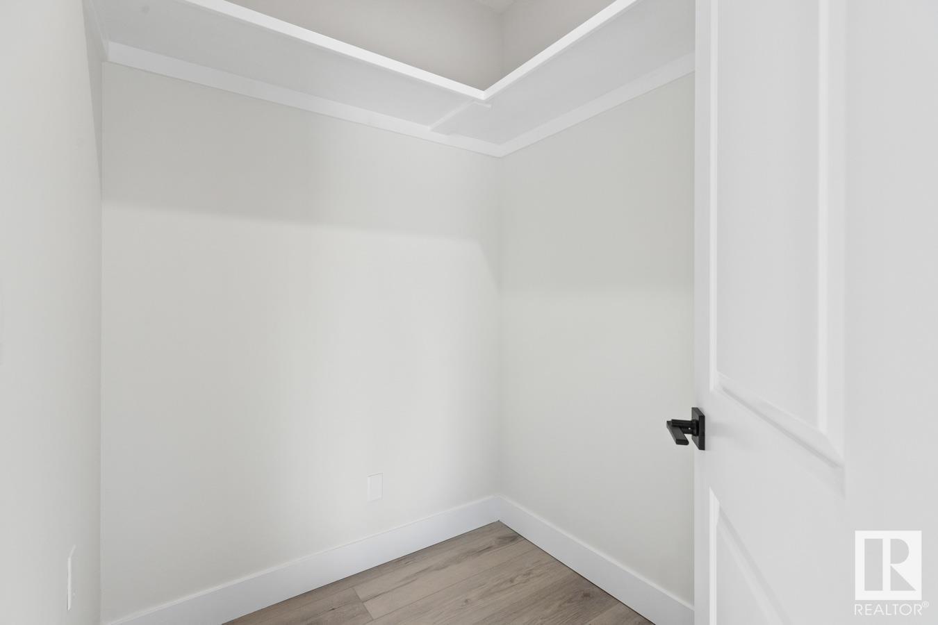 9332 89 ST NW