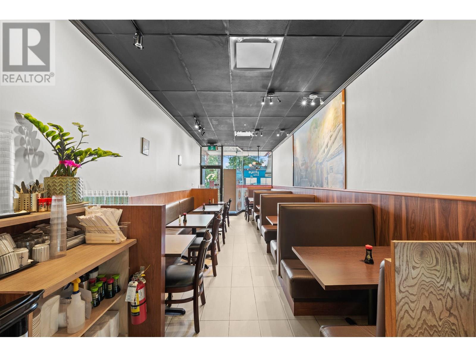 2821-2823-2825 W BROADWAY