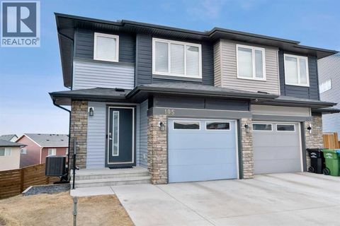 105 Carringvue Park NW Calgary AB T3P1L1