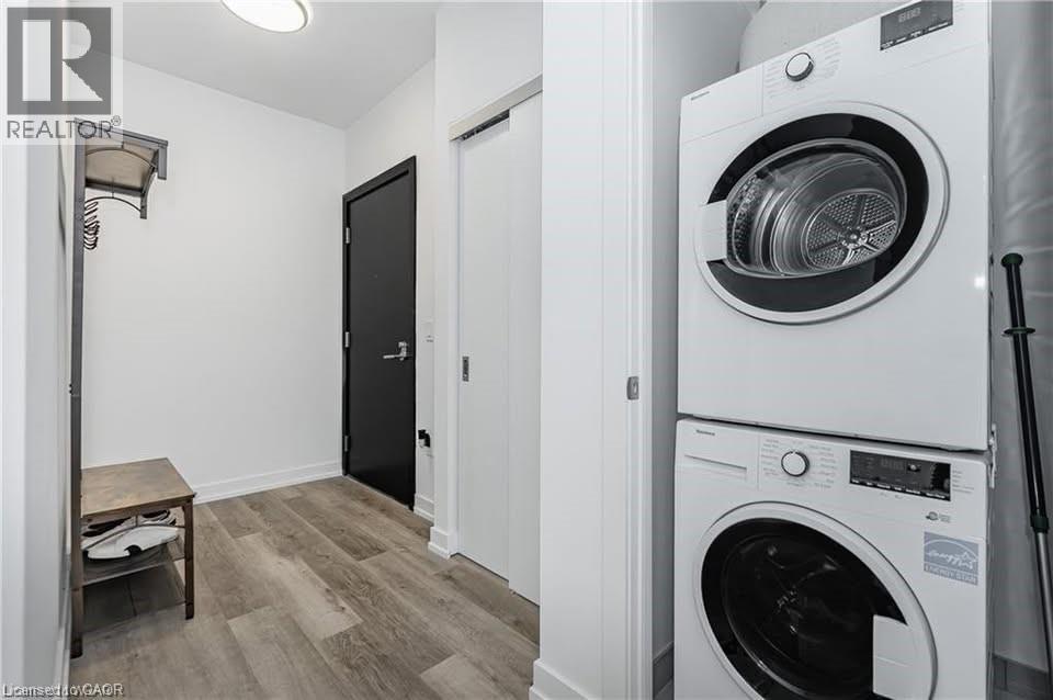 15 WELLINGTON Street Unit# 1702